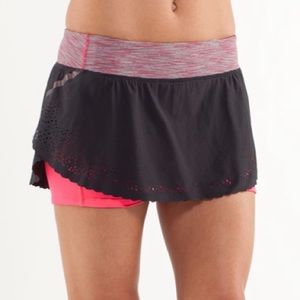 Lululemon Run A Marathon Skirt Deep Coal / Wee Are From Space Multi - Size 2
